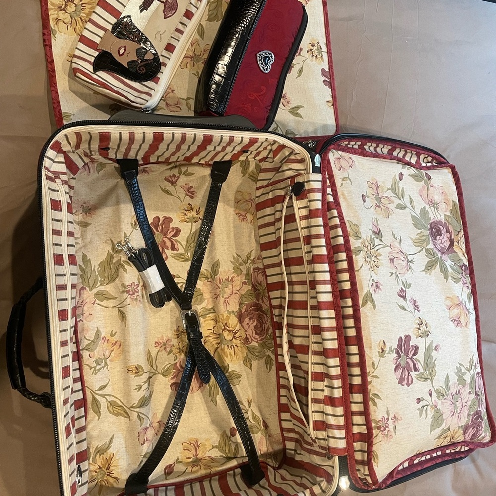 Set of Two Vintage Brighton NWOT Red and black croc luggage. Pristine cond